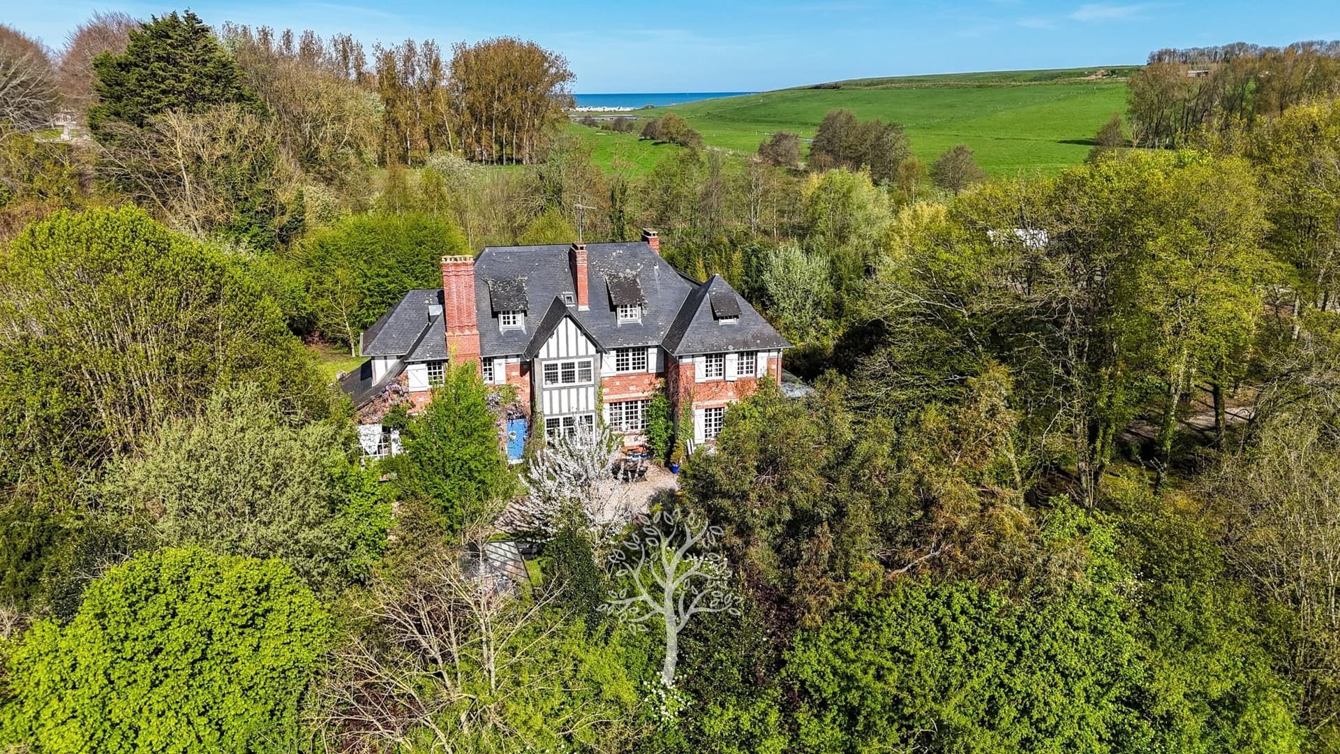 Elegant Anglo-Norman Residence Surrounded By Lush Gardens 2