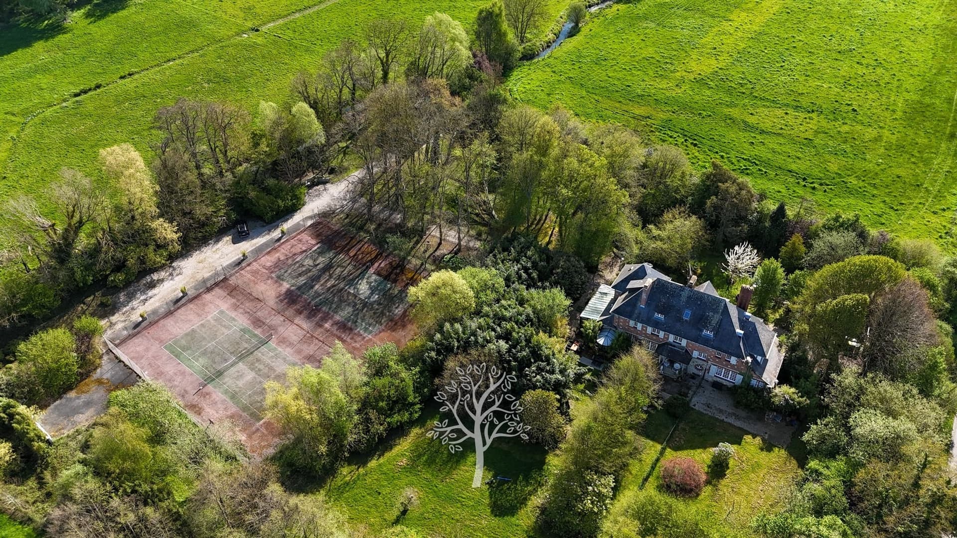 Elegant Anglo-Norman Residence Surrounded By Lush Gardens 3