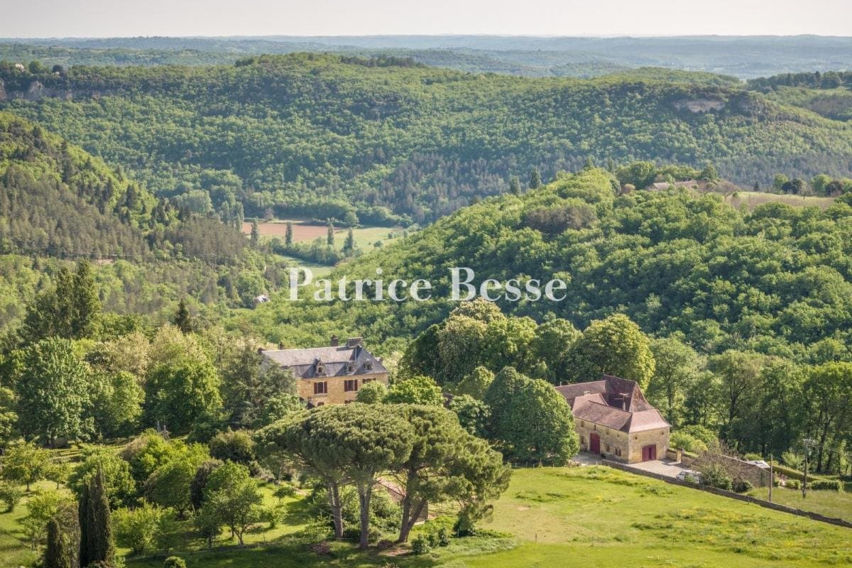 Late 17th Century Château With Breathtaking Views And 38 Hectares Of Land 2