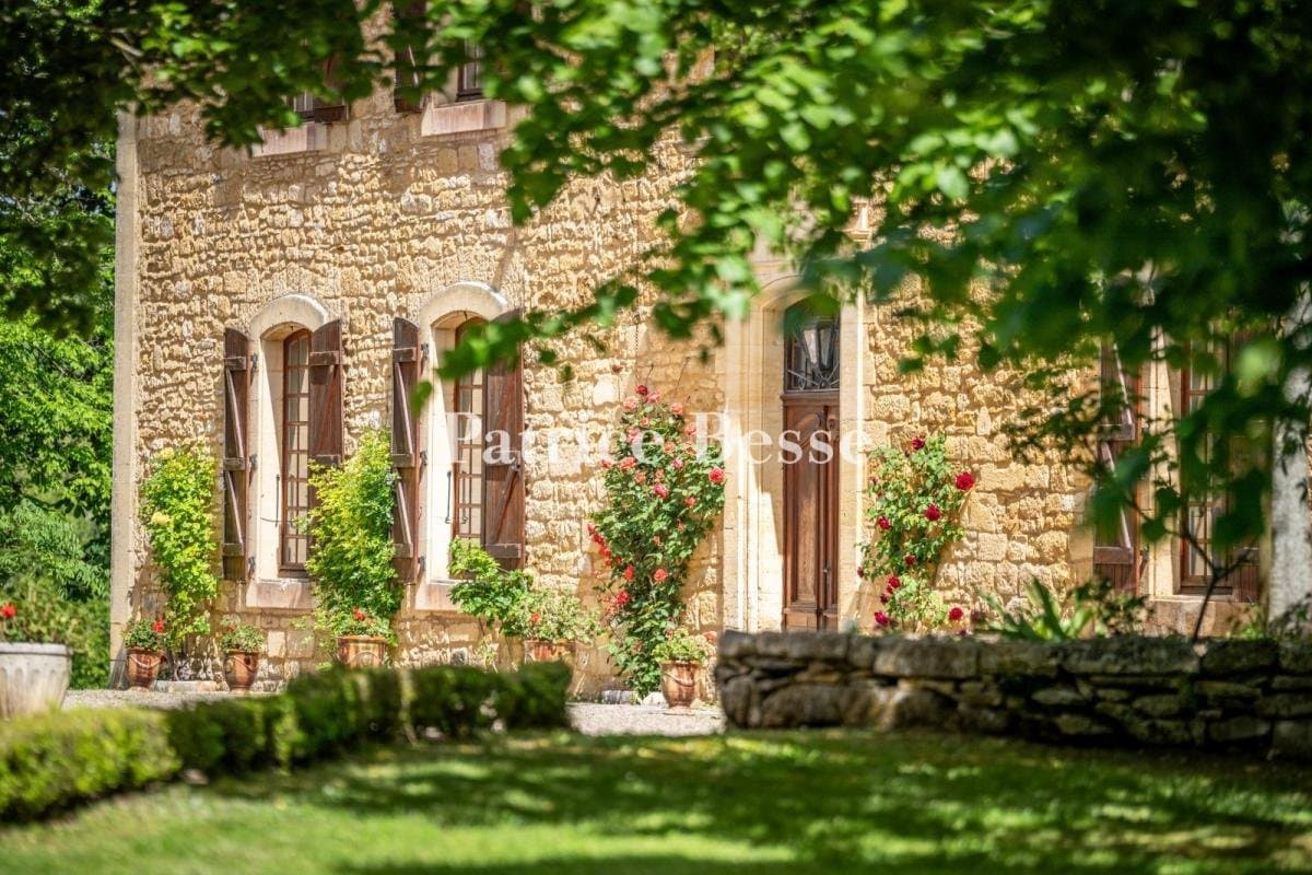 Late 17th Century Château With Breathtaking Views And 38 Hectares Of Land 3