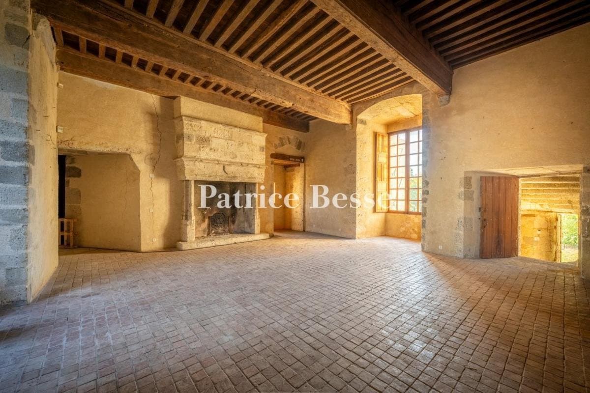 13th Century Château With Historical Significance And Restoration Potential 4