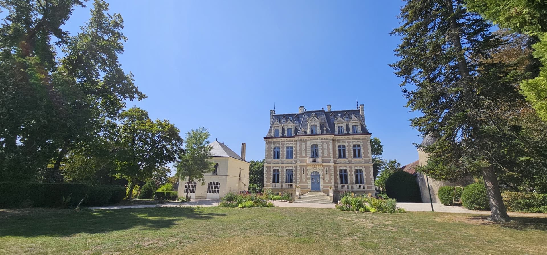 Diverse Tourist Château With Accommodations And Leisure Facilities 2