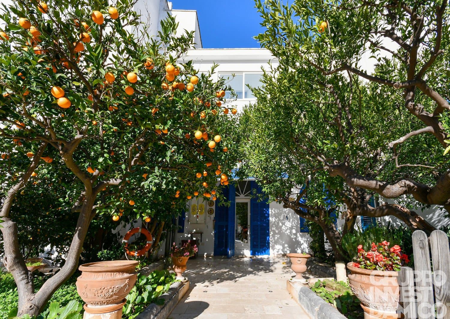 Historic Building With Private Pool And Multiple Apartments In Ostuni 3