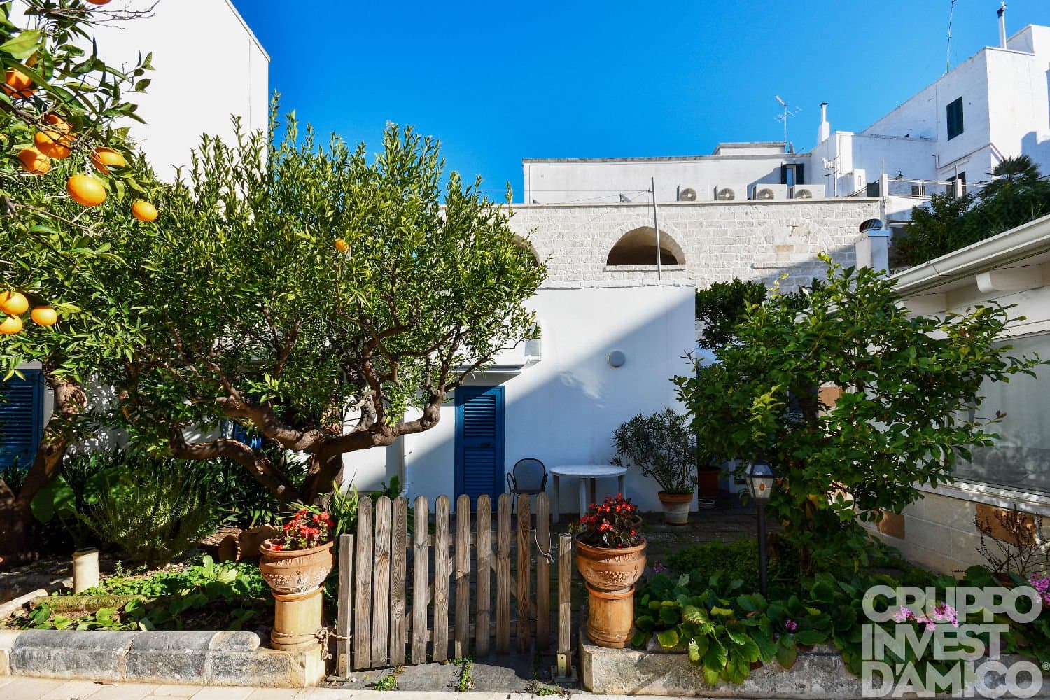 Historic Building With Private Pool And Multiple Apartments In Ostuni 4