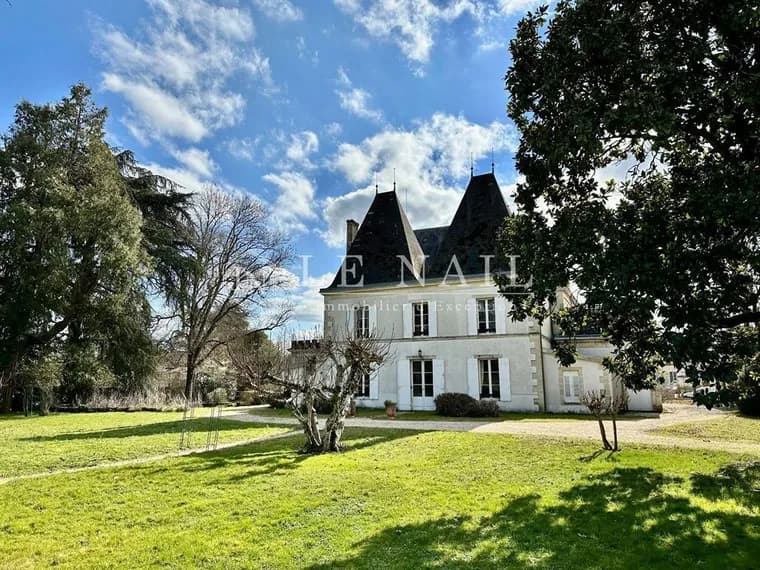 Château With 9 Bedrooms And Pool On The Banks Of The Dordogne River