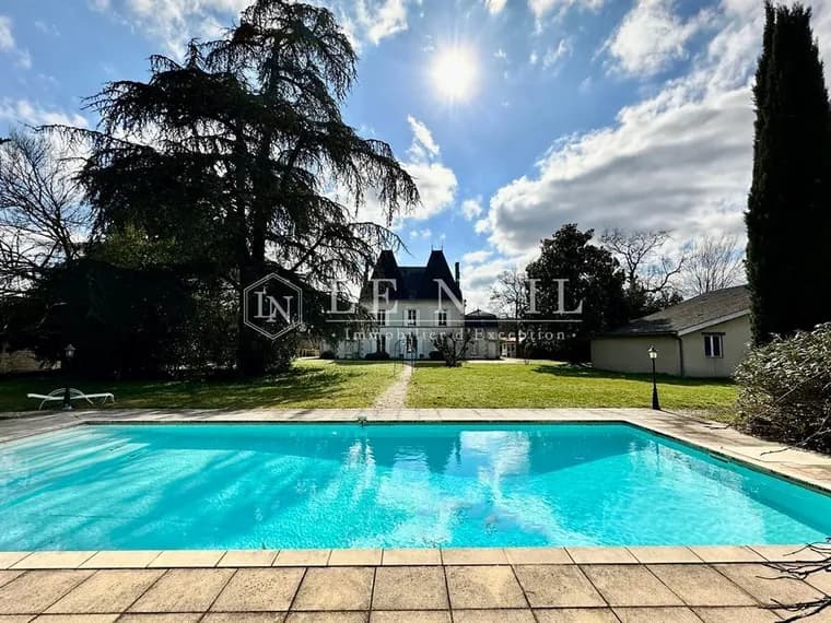 Château With 9 Bedrooms And Pool On The Banks Of The Dordogne River 3