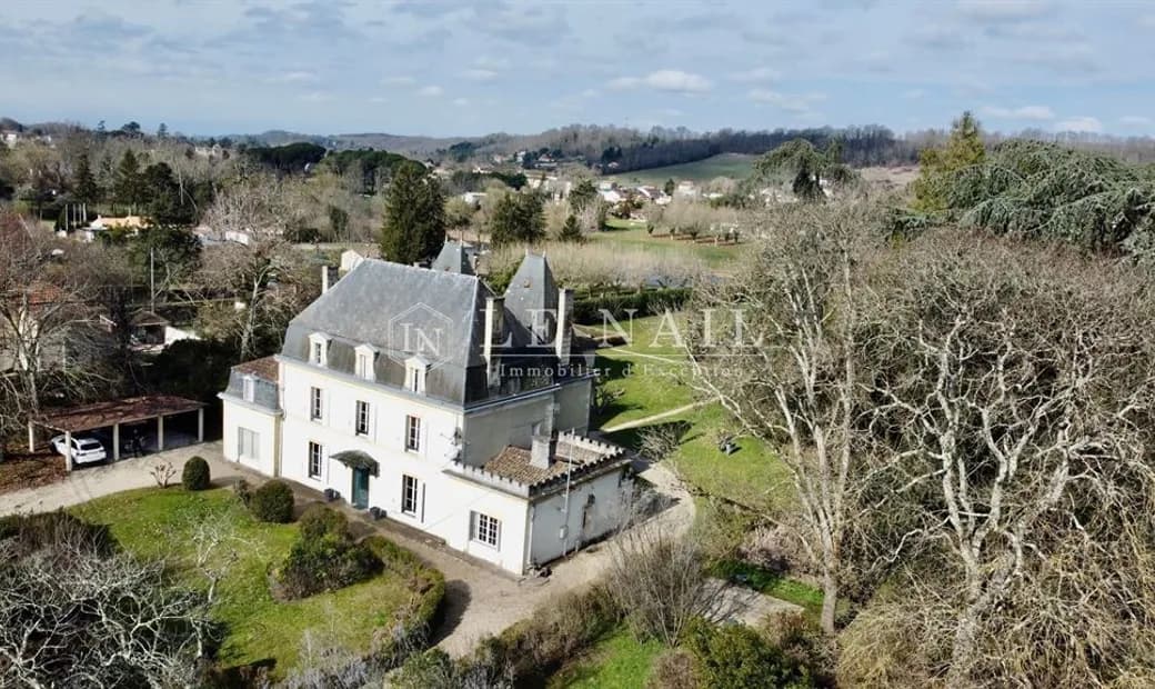 Château With 9 Bedrooms And Pool On The Banks Of The Dordogne River 4