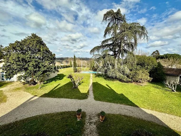 Château With 9 Bedrooms And Pool On The Banks Of The Dordogne River 5