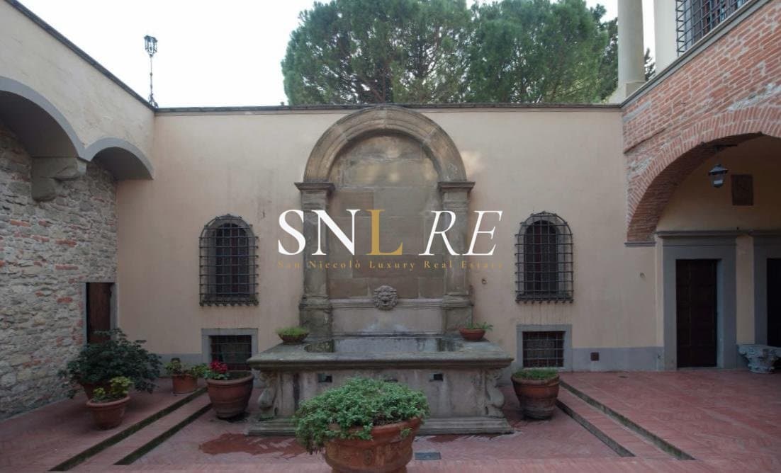 Prestigious Castle with 20 Bedrooms and Panoramic Terraces Near Florence 2