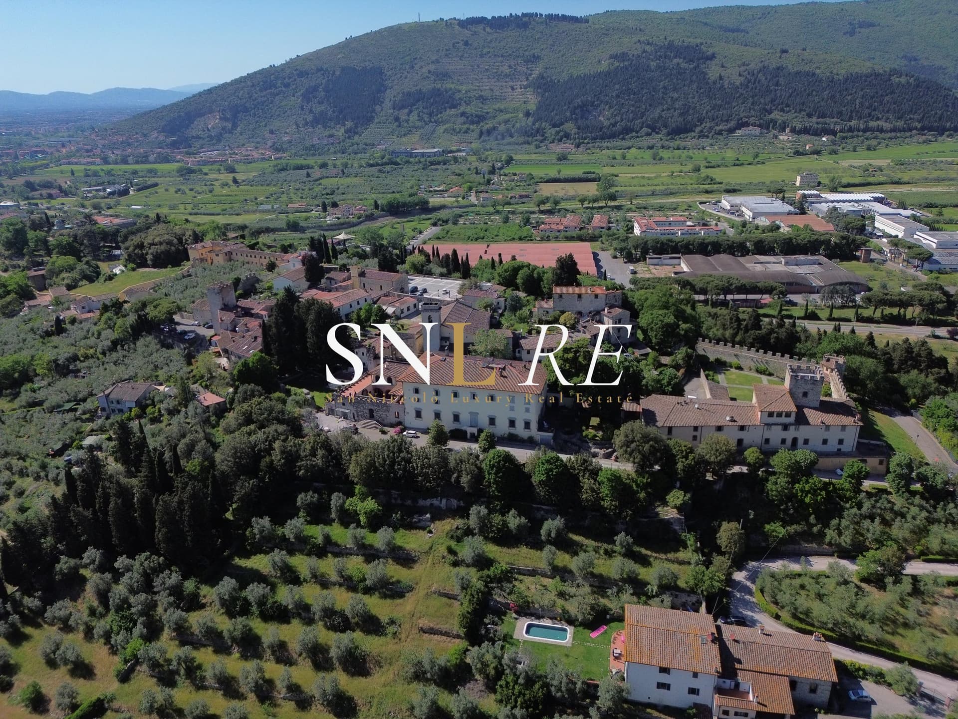 Prestigious Castle with 20 Bedrooms and Panoramic Terraces Near Florence 5