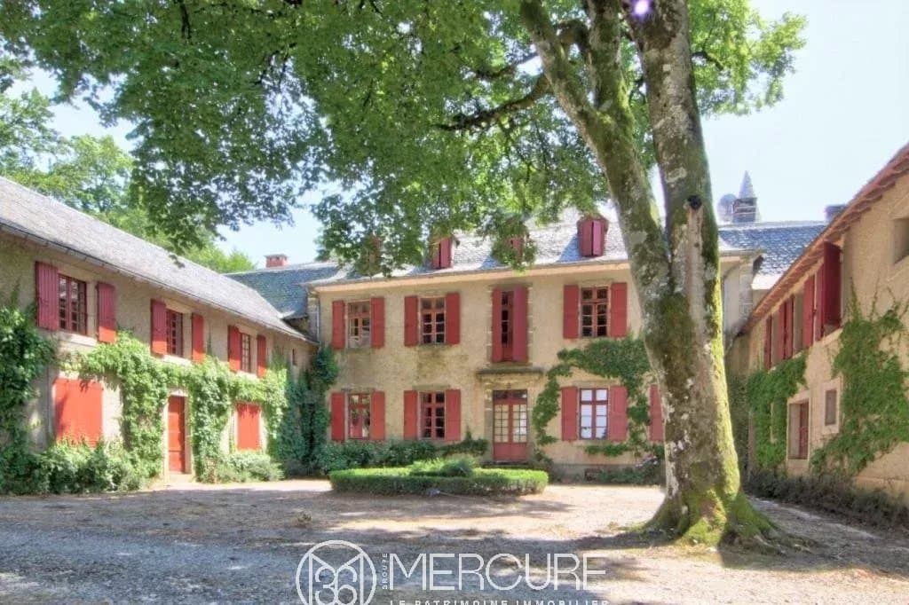 Exceptional 18th and 19th Century Manor House with Private Parkland 4