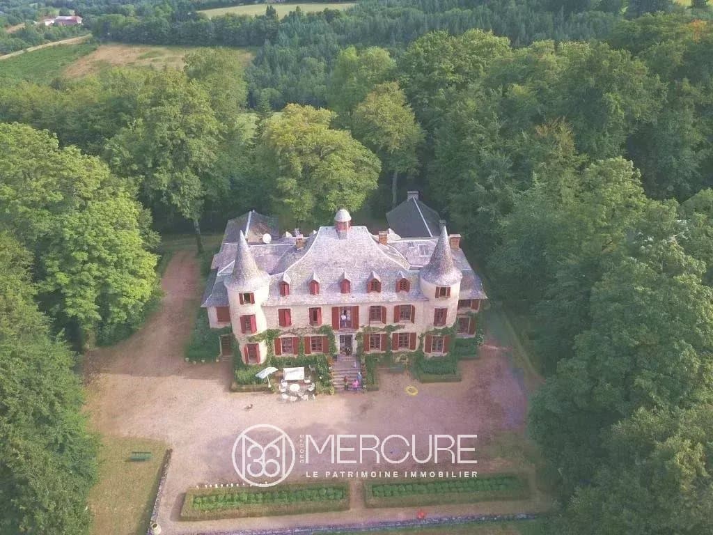 Exceptional 18th and 19th Century Manor House with Private Parkland 5