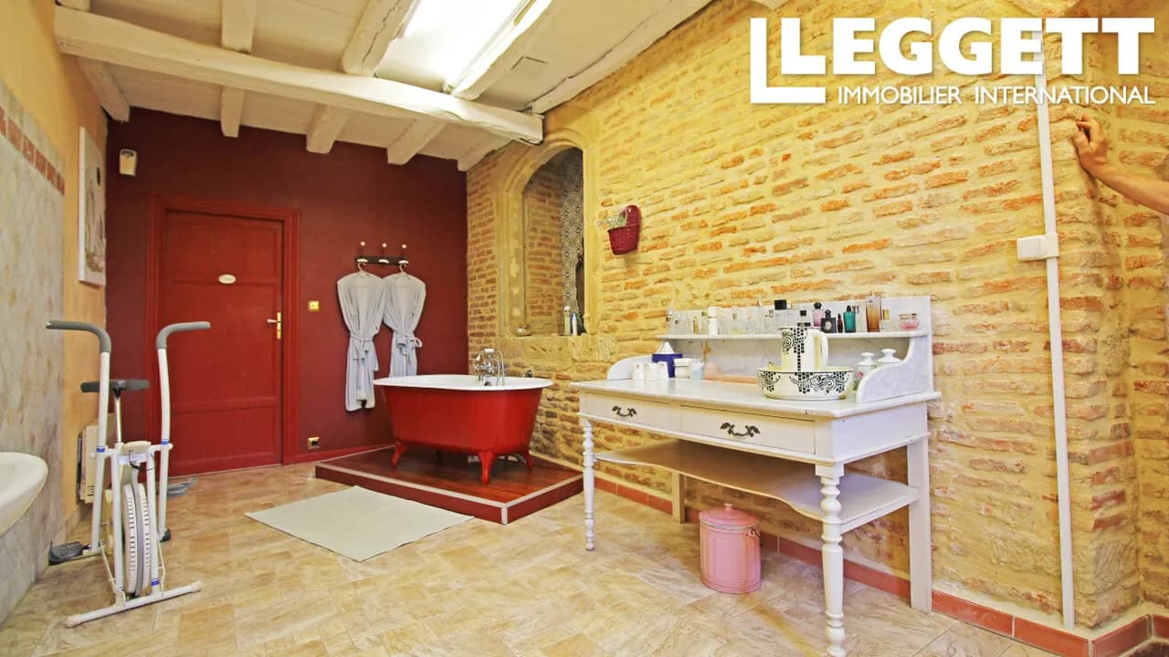 Historic 13th Century Château With Guest Accommodation And Pool 5