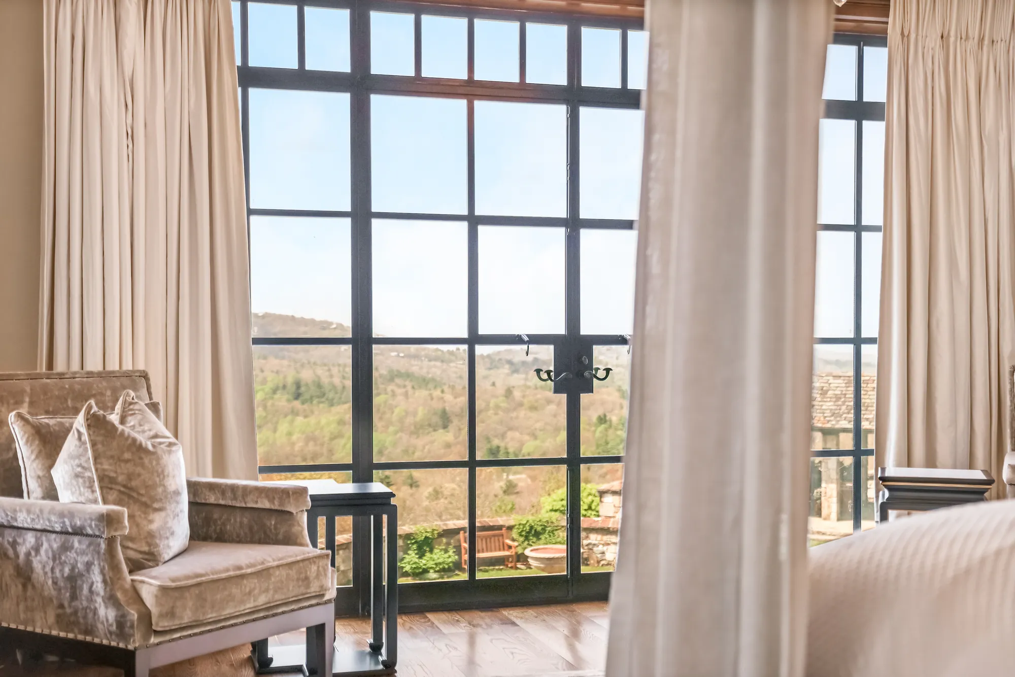 Sagee Manor: A Luxurious Mountain Estate with Panoramic Views 5