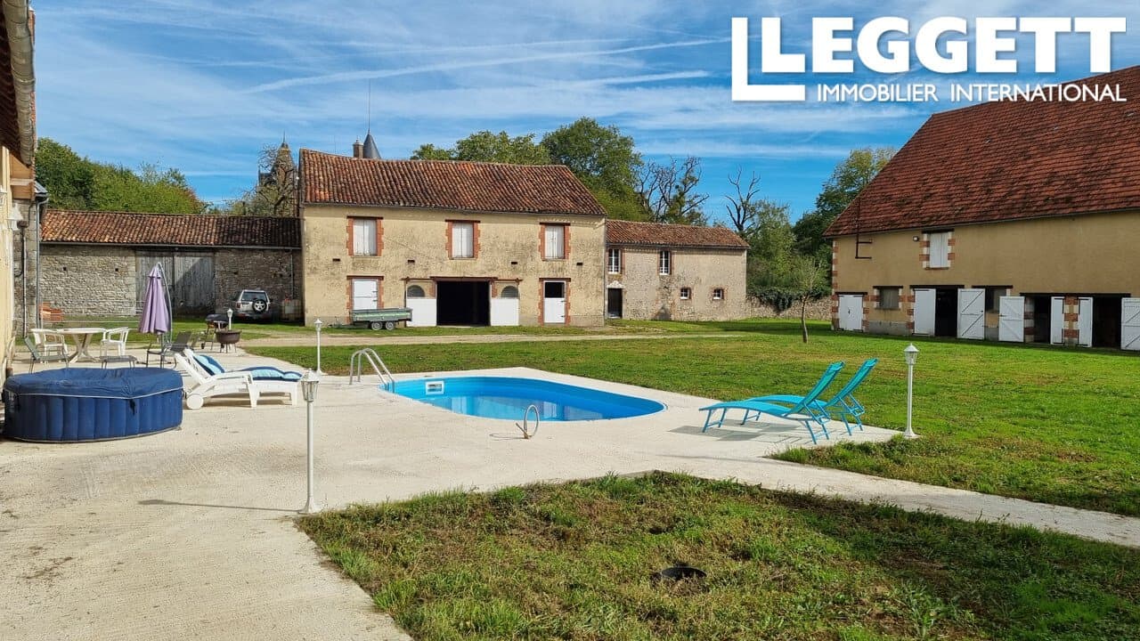 Exceptional Equestrian Estate With Renovated House And Outbuildings 3