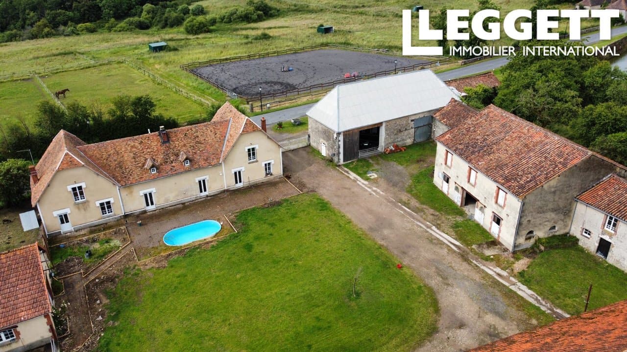 Exceptional Equestrian Estate With Renovated House And Outbuildings 4