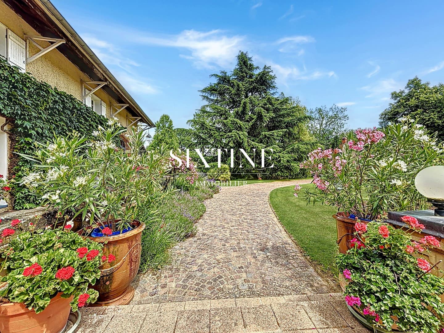 Exceptional 13th Century Manor House With Heated Pool And Garden 5