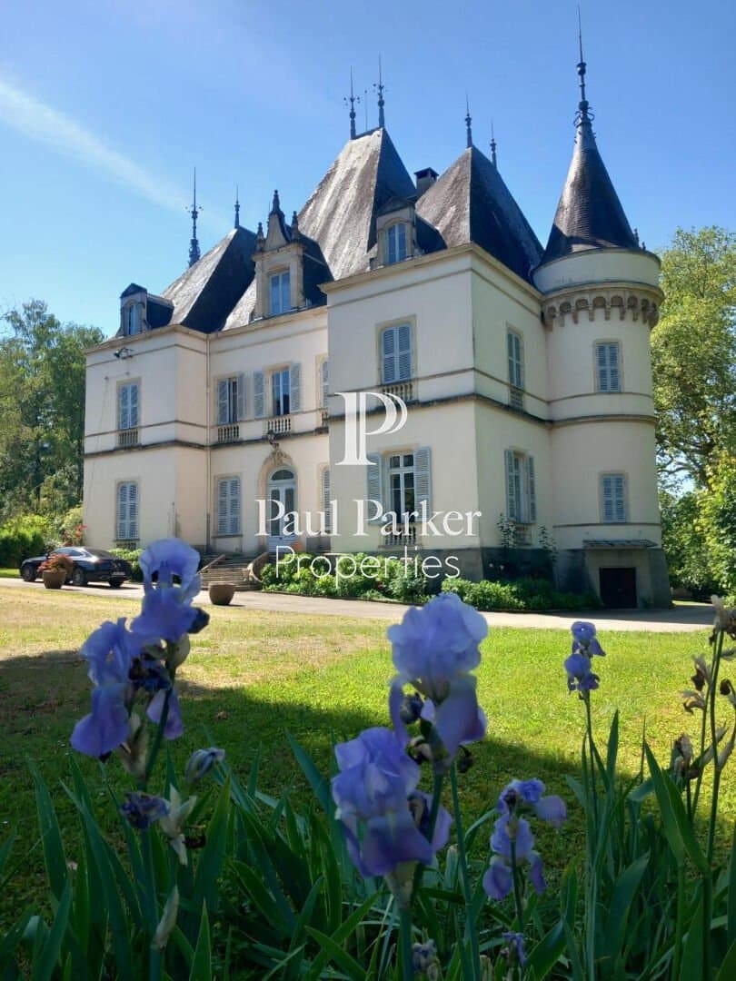 Exceptional 19th Century Neo-Renaissance Château with 10 Bedrooms 2