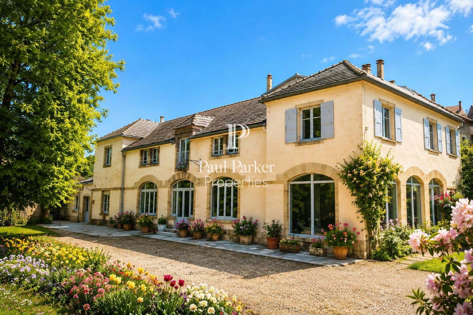 Exceptional 19th Century Neo-Renaissance Château with 10 Bedrooms 4