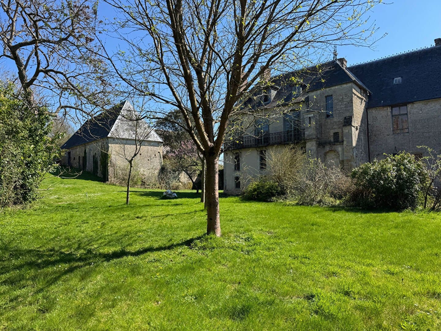 Historic 15th Century Château With 350 Sqm Living Space And 6 Hectares Of Grounds 4