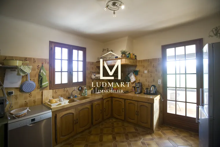 Charming Wine Estate With 7 Bedrooms And Côtes De Provence Vineyards 5