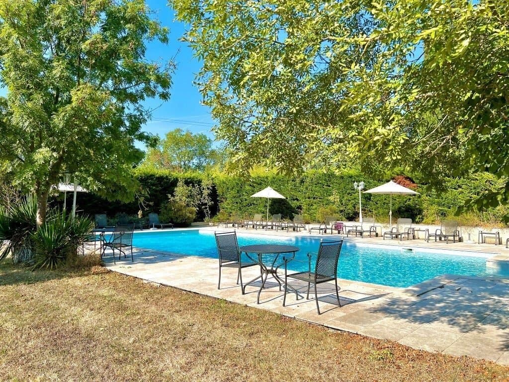 Prestigious Château-Hotel With 1800 Sqm Living Space And Swimming Pool 2