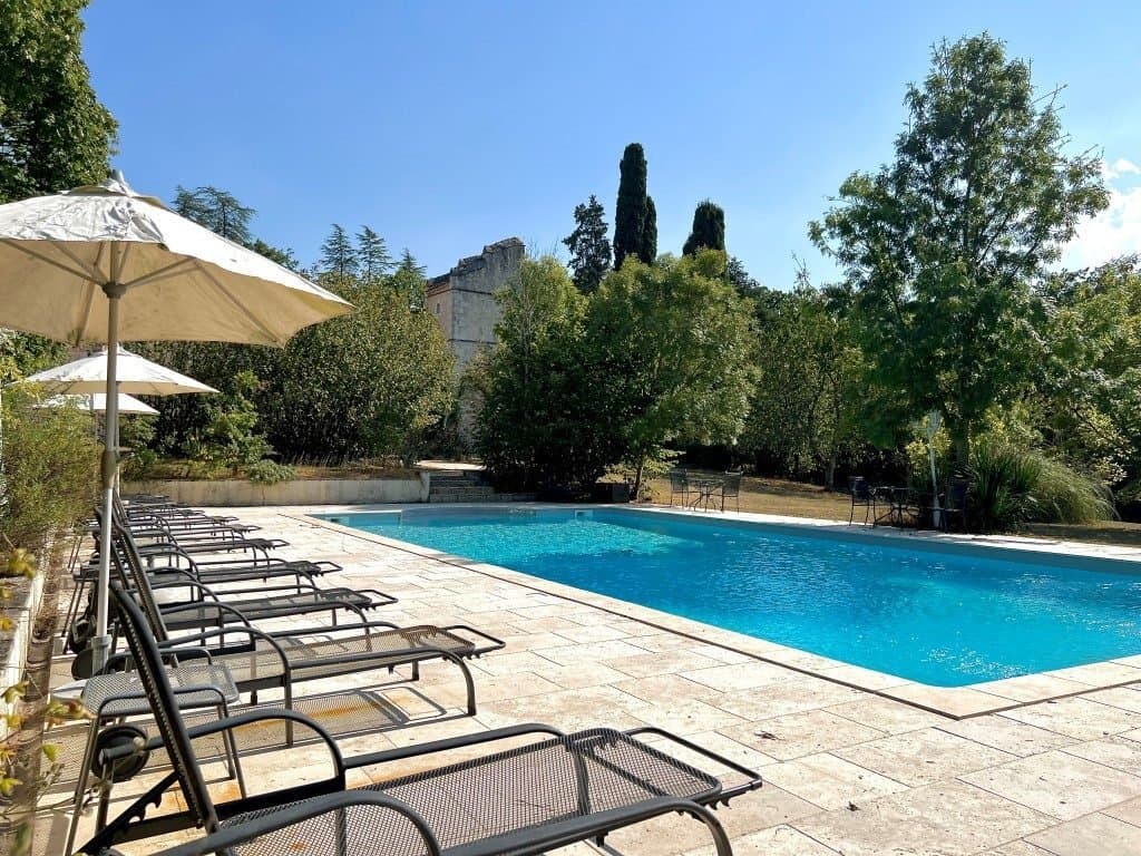 Prestigious Château-Hotel With 1800 Sqm Living Space And Swimming Pool 3