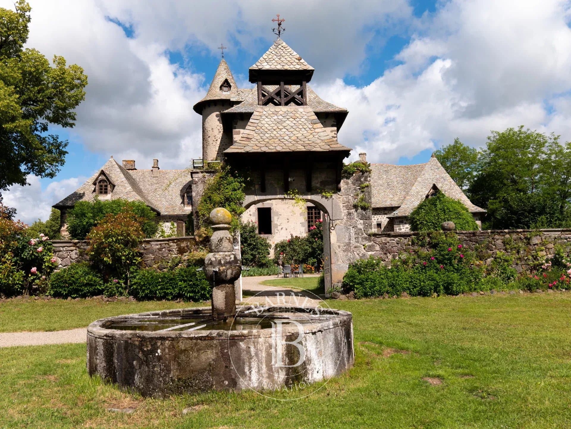 Historic Castle Overlooking Cère Valley With 13 Bedrooms 2