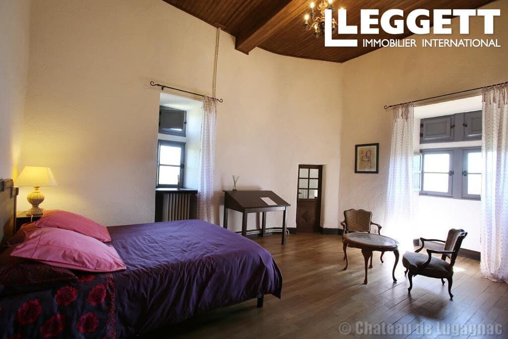 Fully Restored 14th Century Château With Swimming Pool And Reception Hall