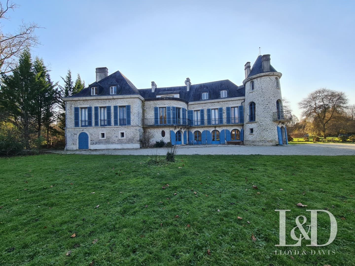 Charming Castle With 6 Bedrooms And Balcony 3