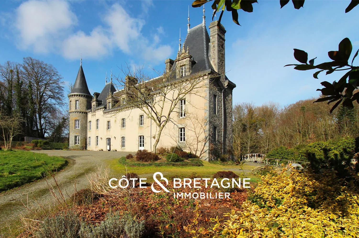 Majestic 15th-18th Century Castle With Unique Outbuildings