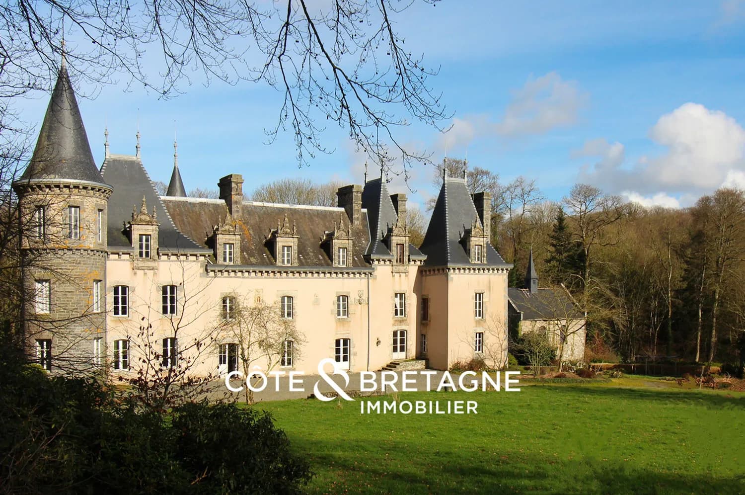 Majestic 15th-18th Century Castle With Unique Outbuildings 2