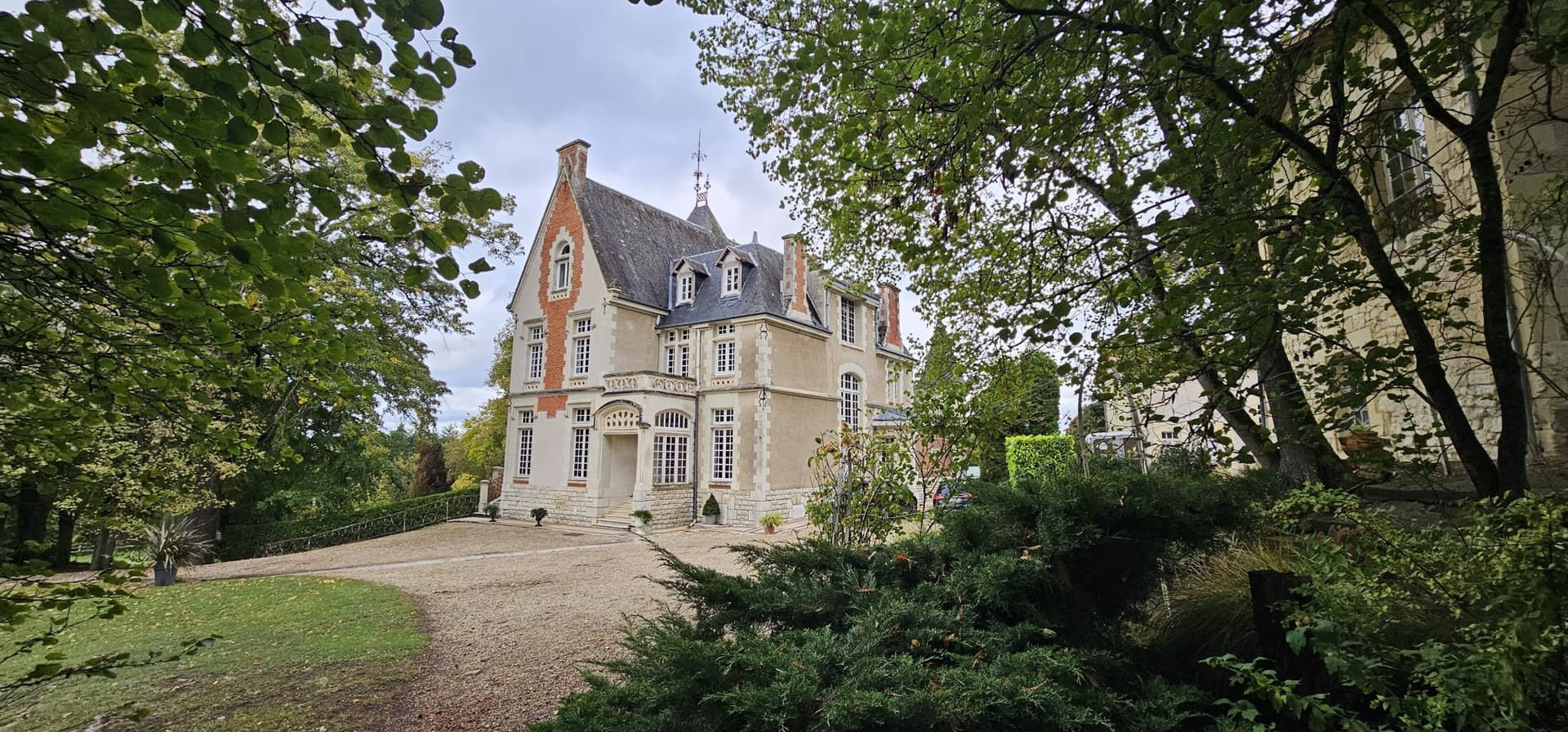 19th Century Château Equestrian Estate With Extensive Grounds 3