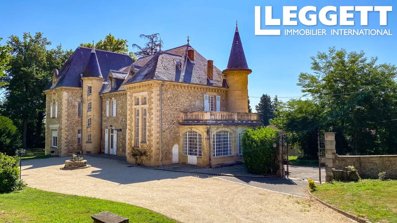 19th Century Château With 12 Bedrooms And 2 Hectare Park
