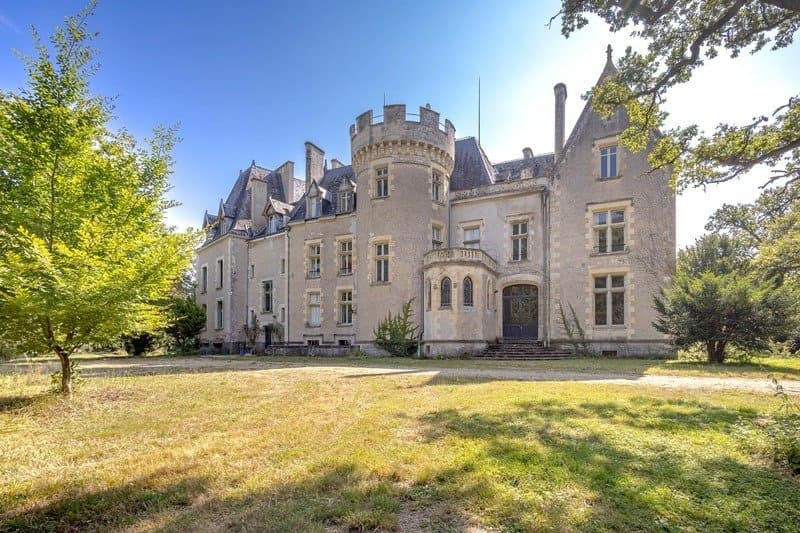 Elegant Neo-Gothic Château with 16 Bedrooms and 5.7 Hectare Park — Château for sale in Cher, France