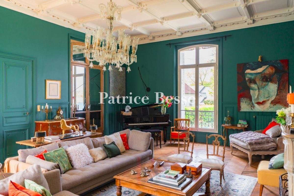 Charming Two-Level Apartment In A Neo-Classical Château With Private Garden 5