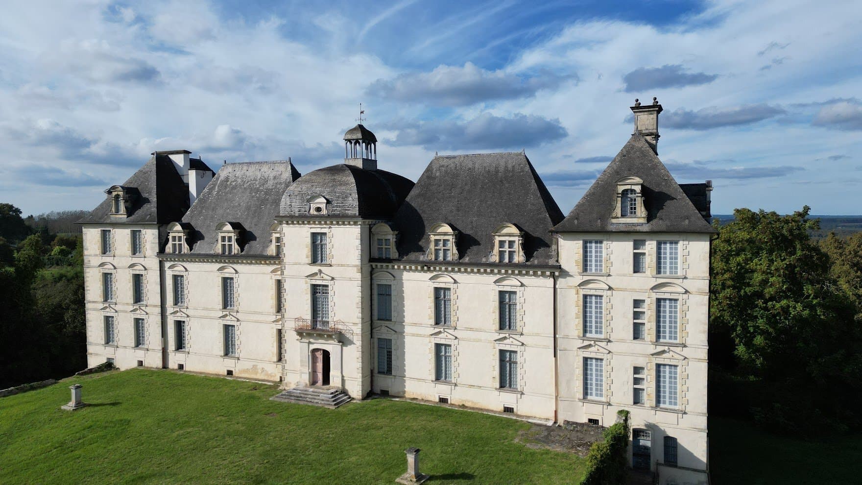 Historic Château With 3000 Sqm Living Space And Unique Potential 2
