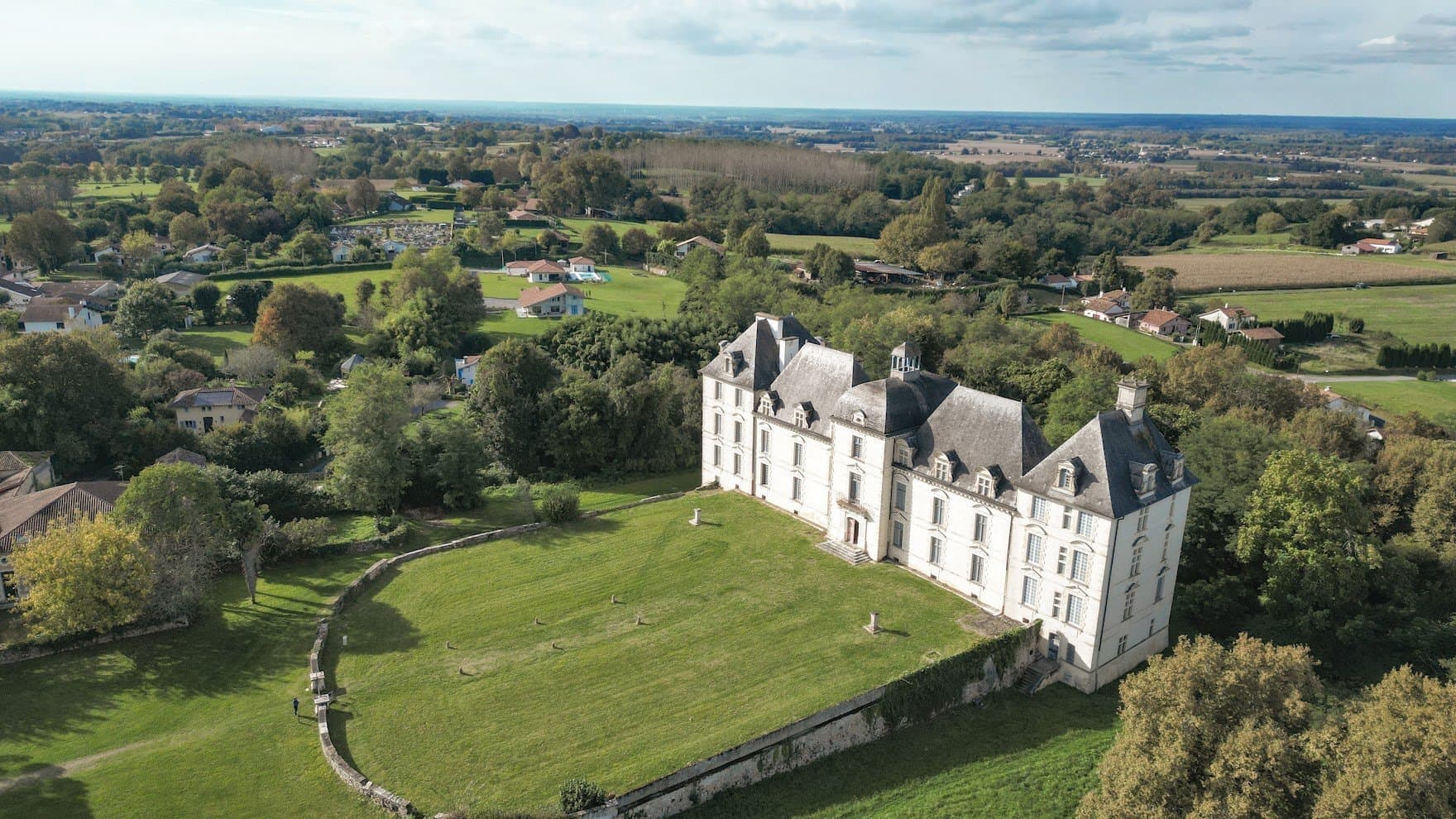 Historic Château With 3000 Sqm Living Space And Unique Potential 4
