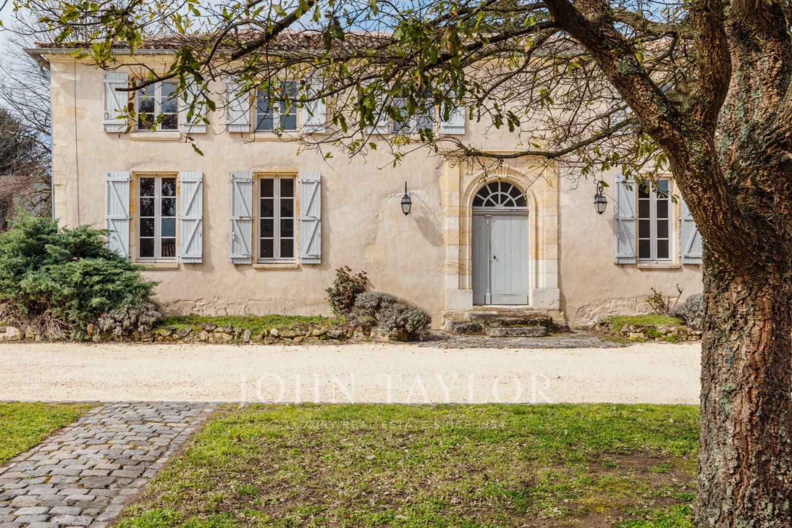 Charming Organic Wine Estate Near Saint-Émilion — in Bordeaux, France
