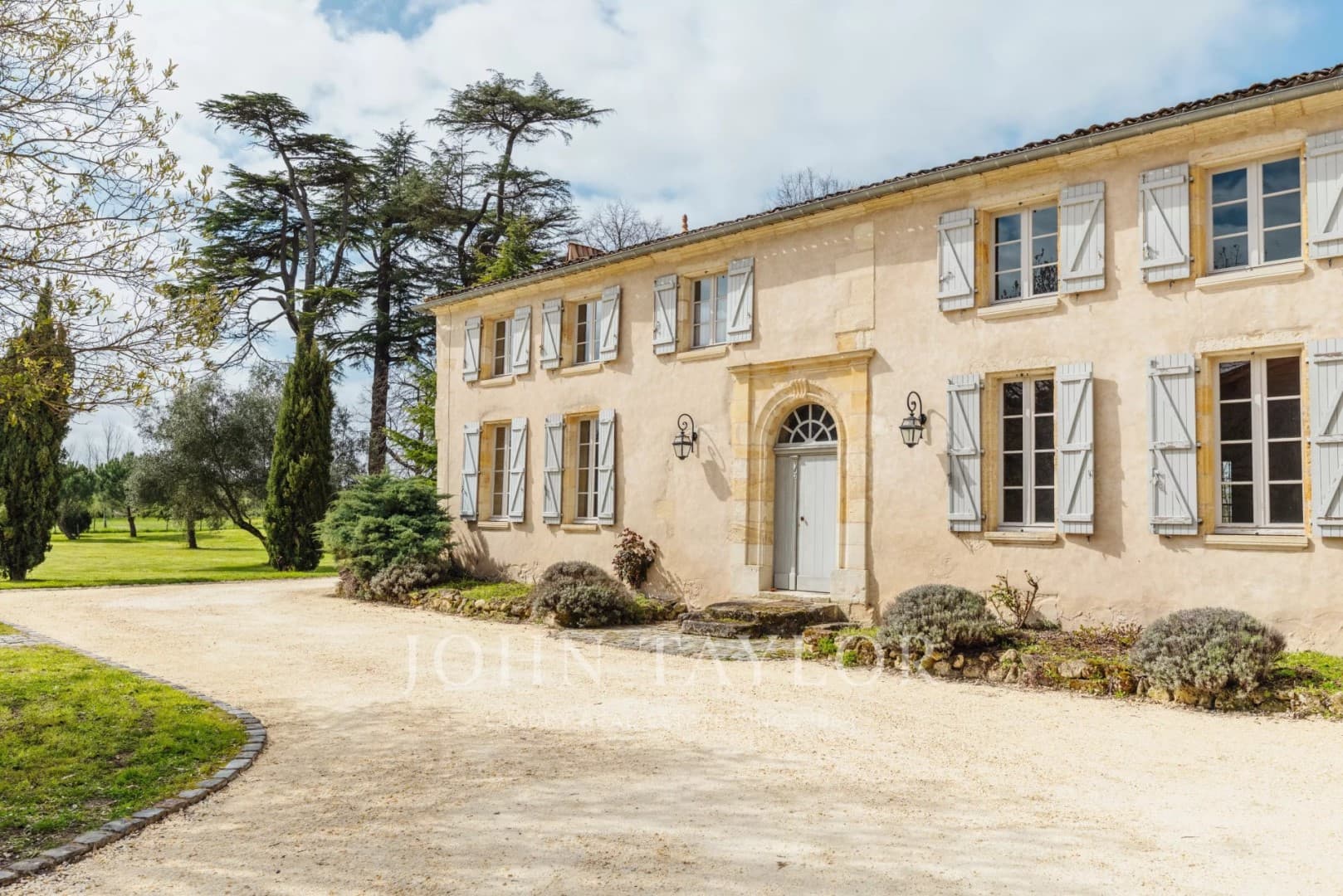 Charming Organic Wine Estate Near Saint-Émilion 2