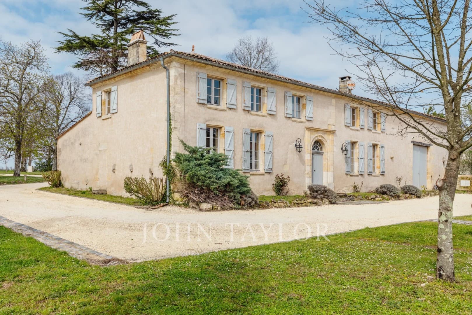 Charming Organic Wine Estate Near Saint-Émilion 3