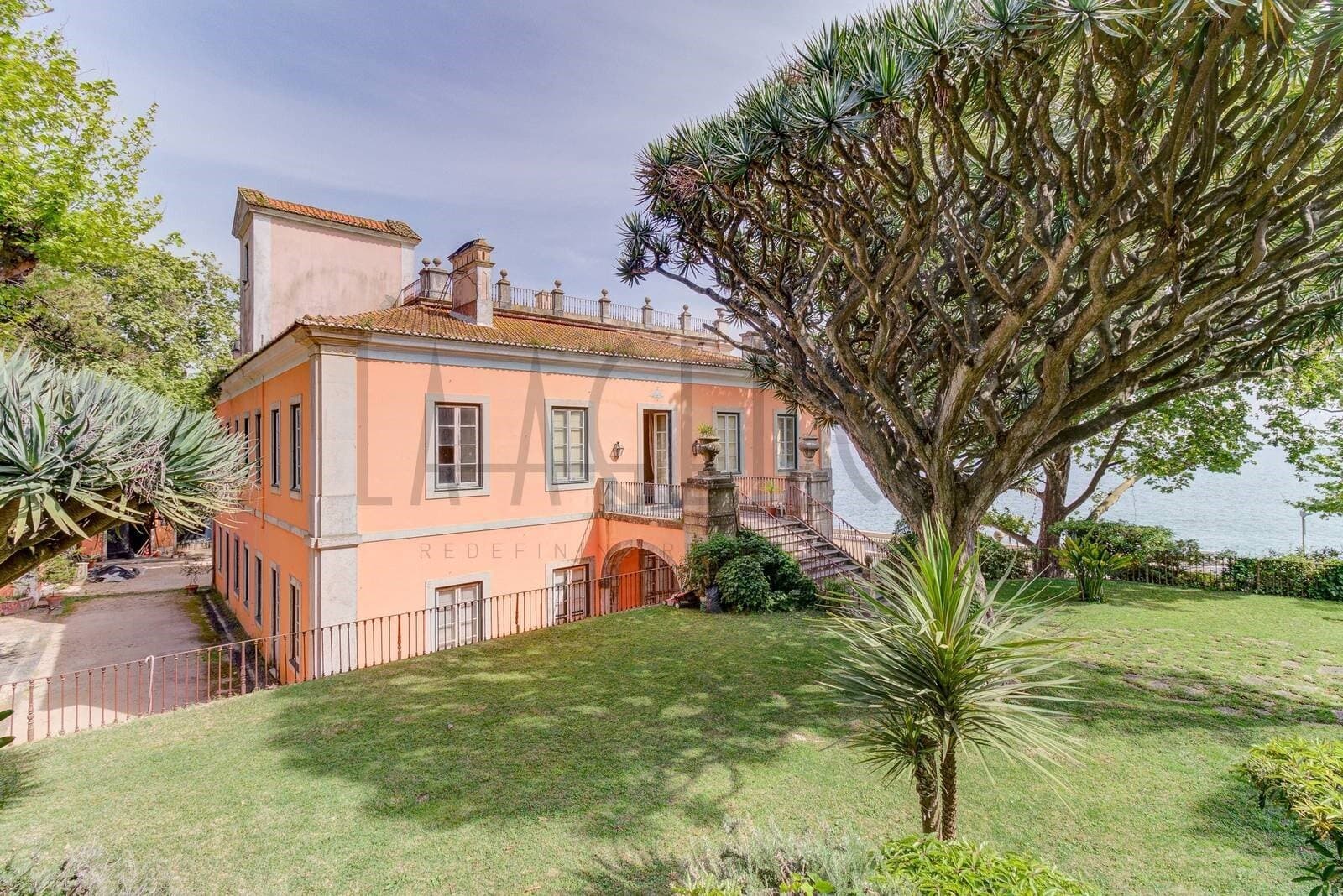 Historic Palace Overlooking The Tagus River 3