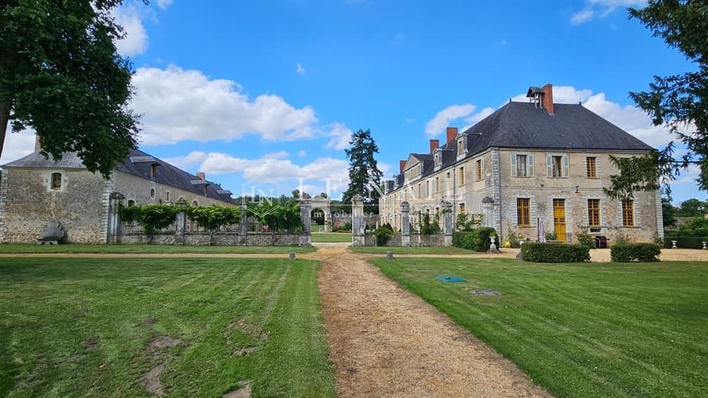 Historic 17th Century Château With Equestrian Facilities And Beautiful Grounds 2