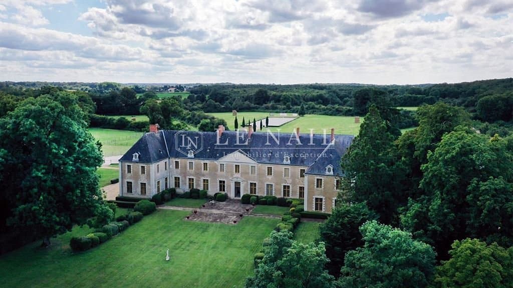 Historic 17th Century Château With Equestrian Facilities And Beautiful Grounds 4