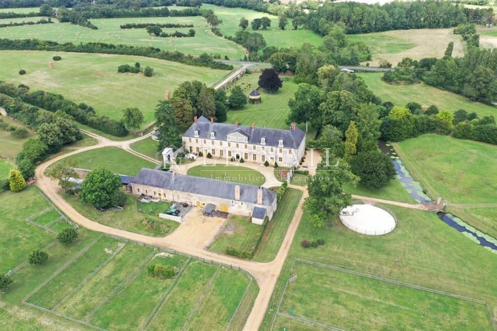 Historic 17th Century Château With Equestrian Facilities And Beautiful Grounds 5