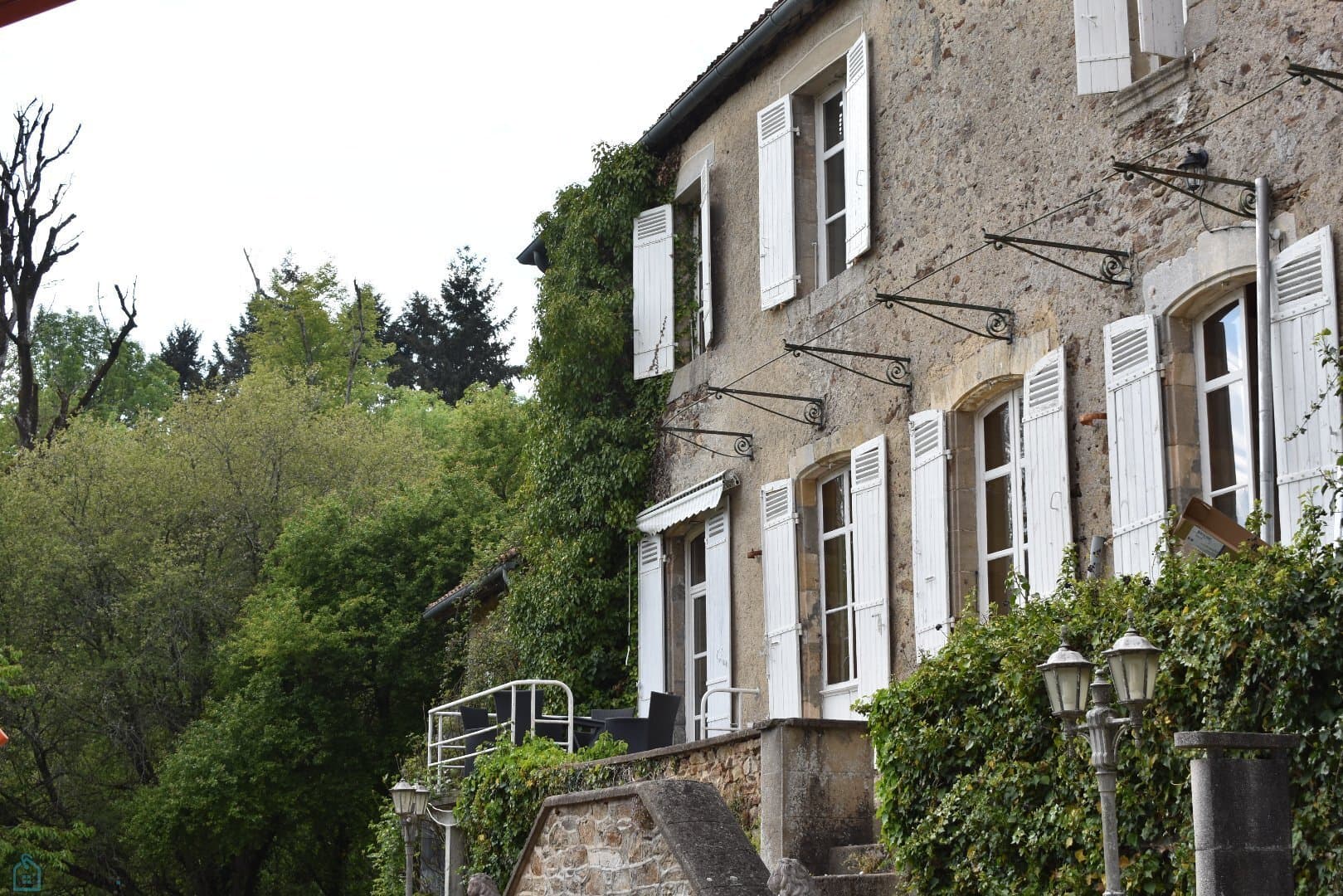 Restored Château With 7 Bedrooms And Vaulted Cellar 3