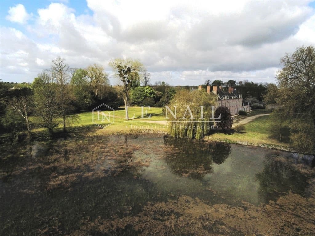 Tranquil Château with Expansive Park and Pond 4