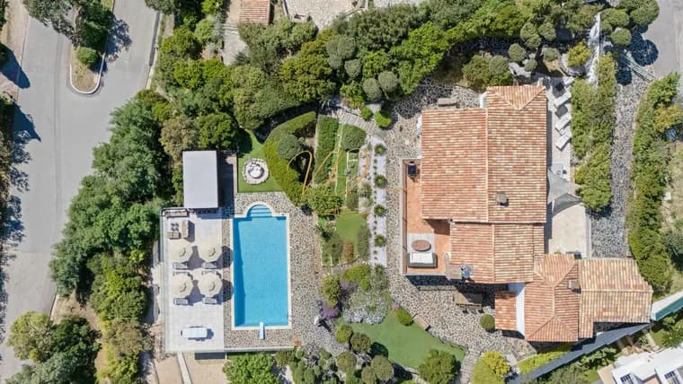 Exceptional Villa with Breathtaking Sea View and Heated Pool 2