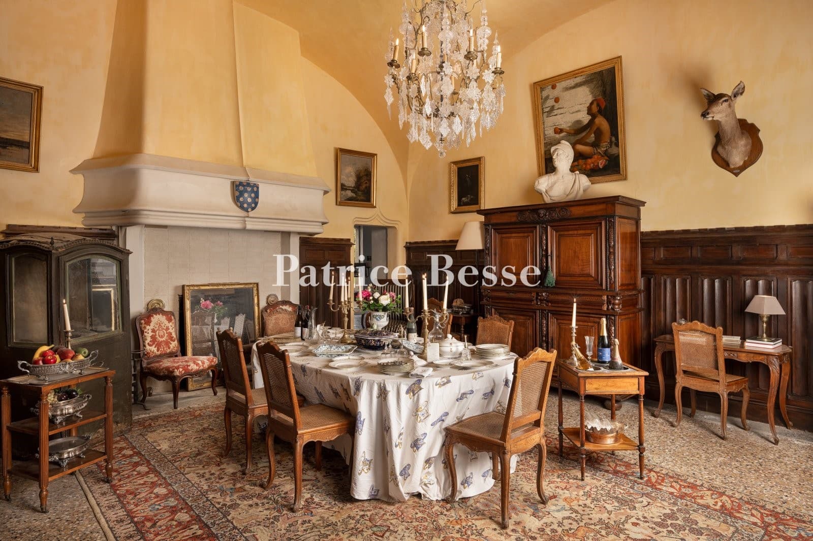 Castle 963 Sqm 8 Bedrooms 4
