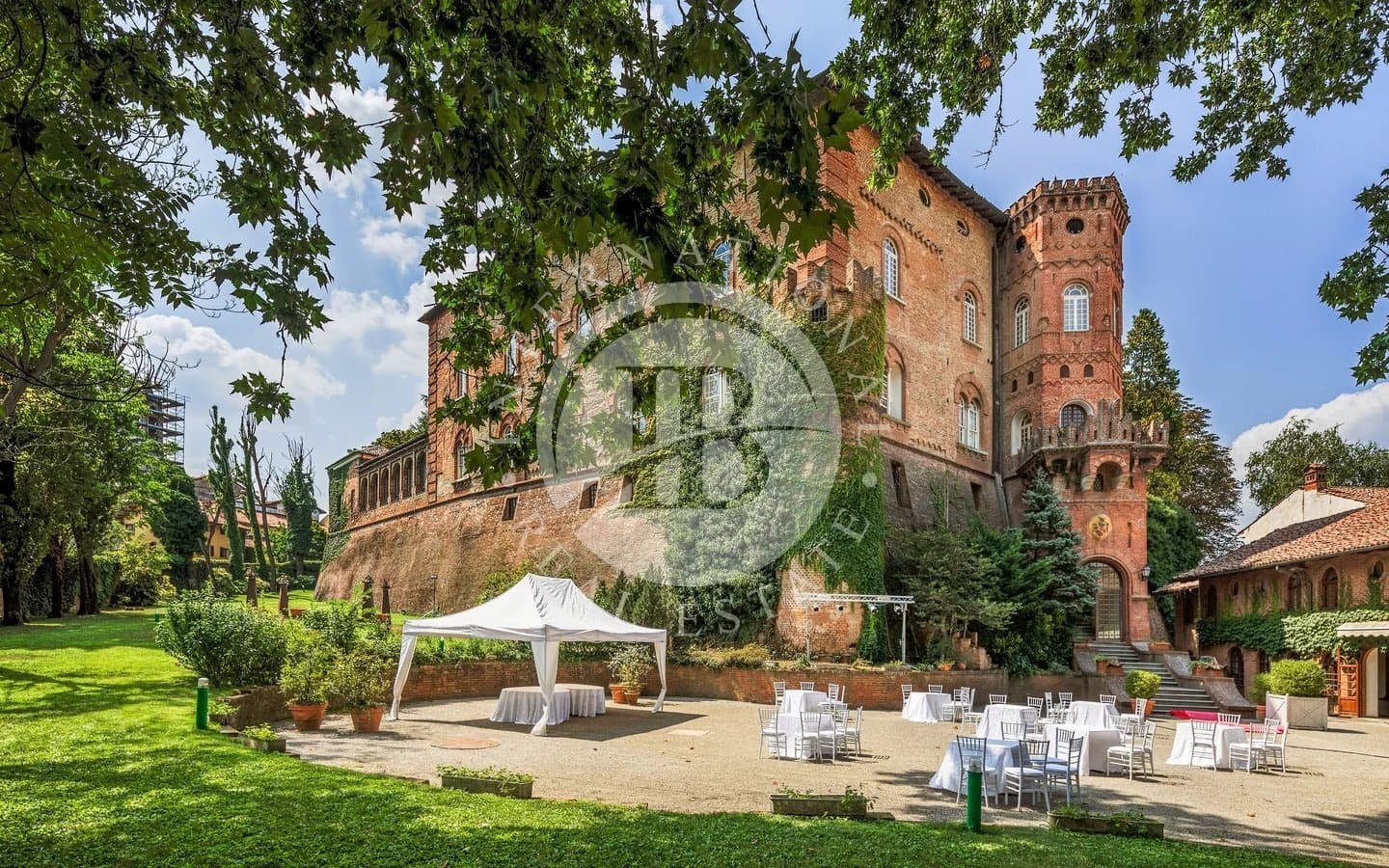 Royal Castle Surrounded By Centuries-Old Park In Piedmont 4